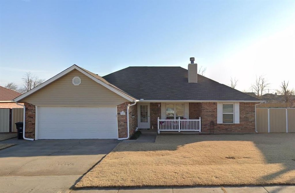 902 NE 23rd St, Moore, OK 73160 - photo 1