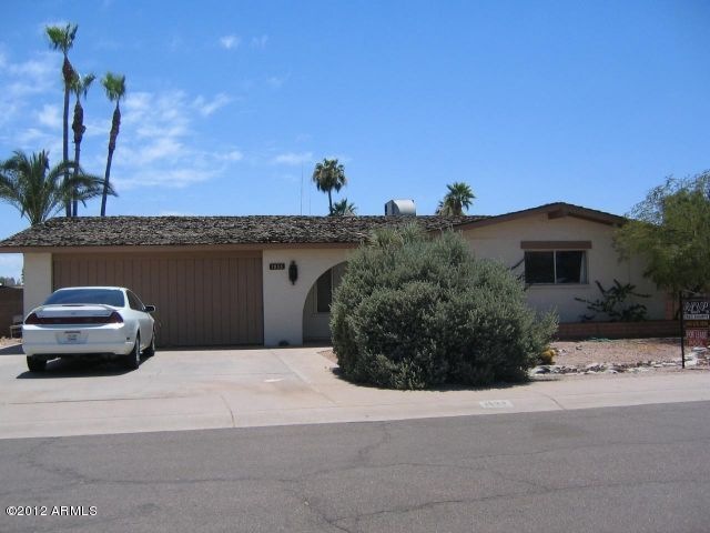 1933 E Apollo Avenue Front Exterior