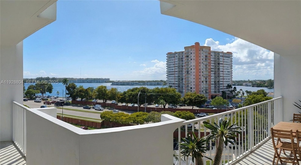 Wilshire Condominium unit 708W, Miami, FL 33179 - photo 1