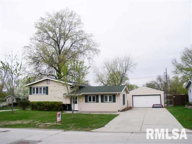 1208 Fairlane Dr, Bettendorf, IA 52722 - photo 1