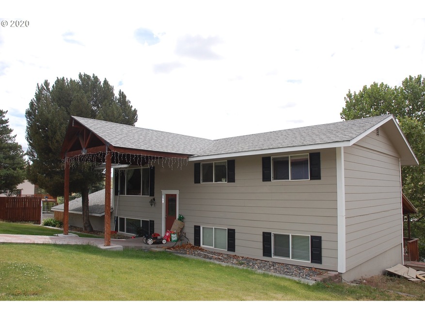 160 Rock St, Heppner, OR 97836 - photo 1