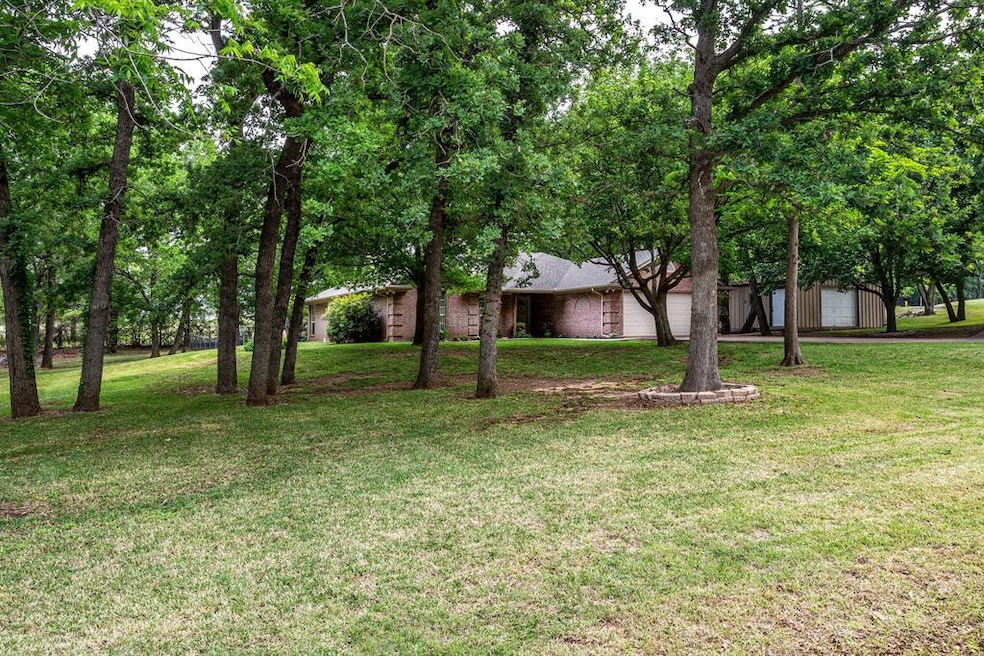 104 Greenwood Oaks Dr, Weatherford, TX 76088 - photo 1