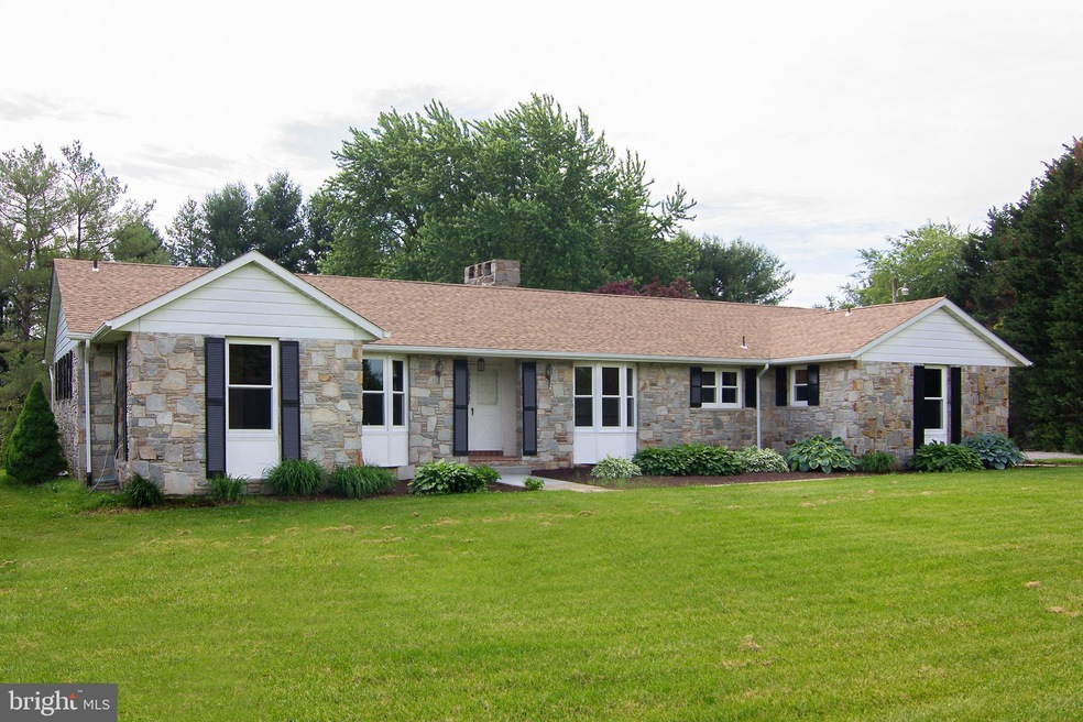 6117 Emerald Ln, Sykesville, MD 21784 - photo 1