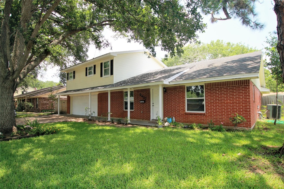 3417 Briar Ln, Bay City, TX 77414 - photo 1