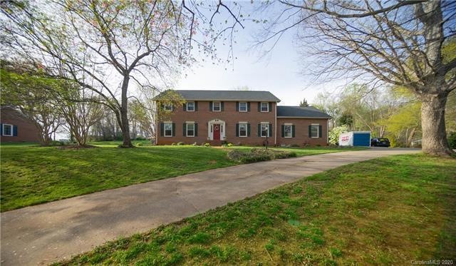 2609 Fines Creek Dr, Statesville, NC 28625 - photo 1