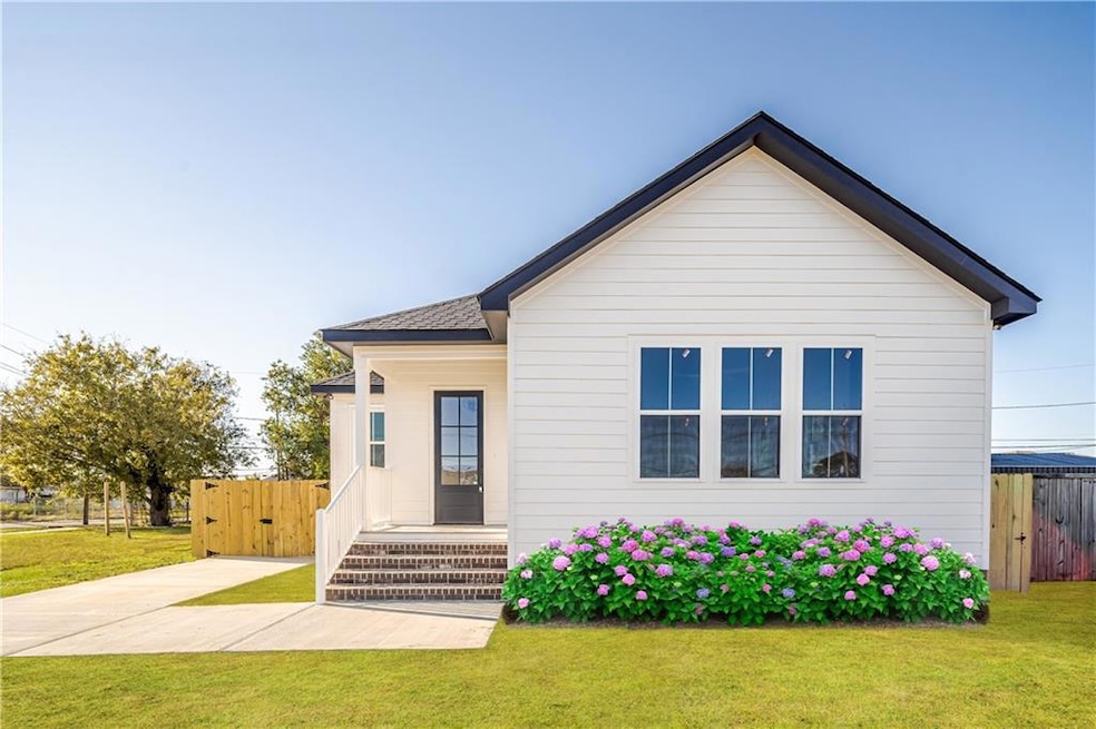 1702 Schnell Dr, Arabi, LA 70032 - photo 1