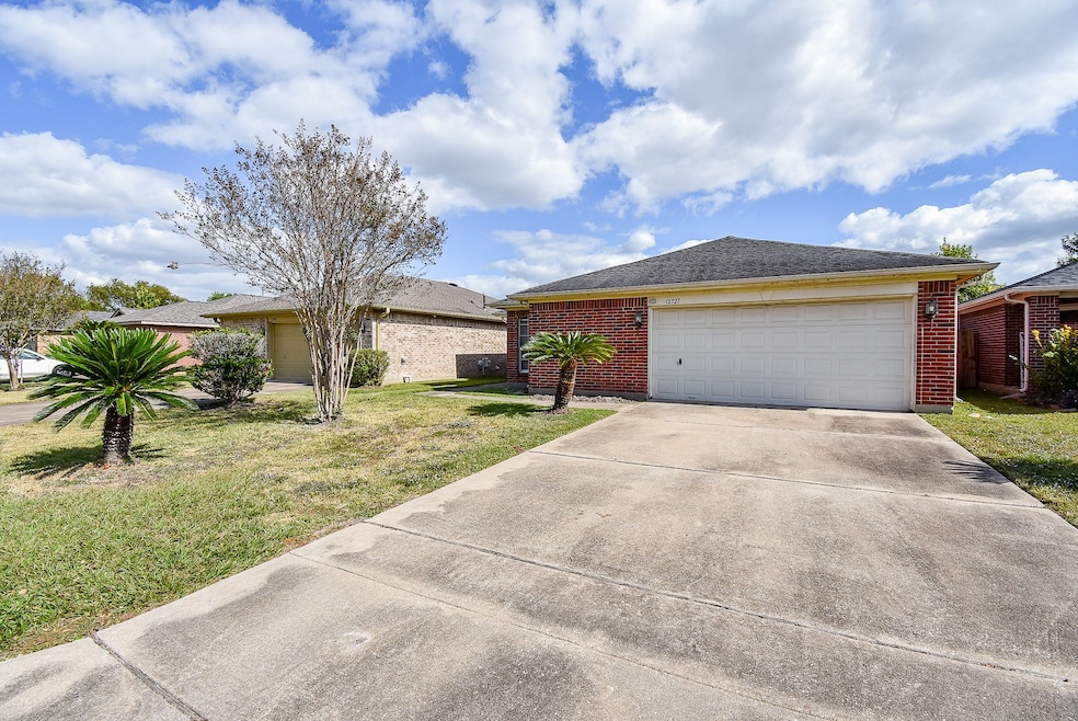 12727 Rockford Dr, Houston, TX 77048 - photo 1