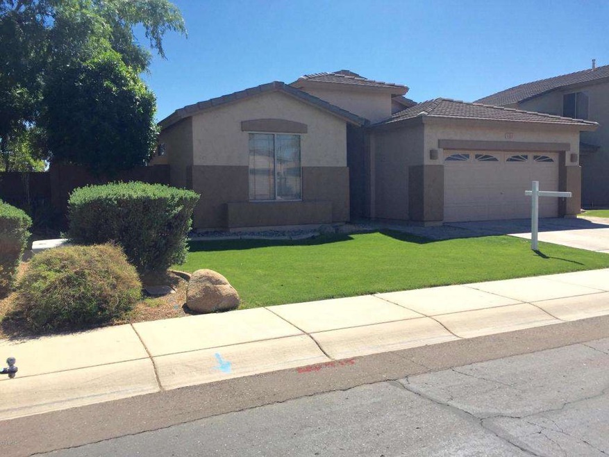 Lush front lawn (1)