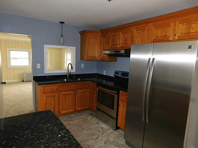 10 Quinlan St, West Warwick, RI 02893 - photo 1