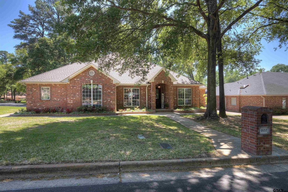 802 Kingswood Dr, Tyler, TX 75703 - photo 1