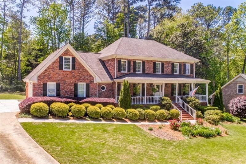 Three sides brick with well maintained sideing on 