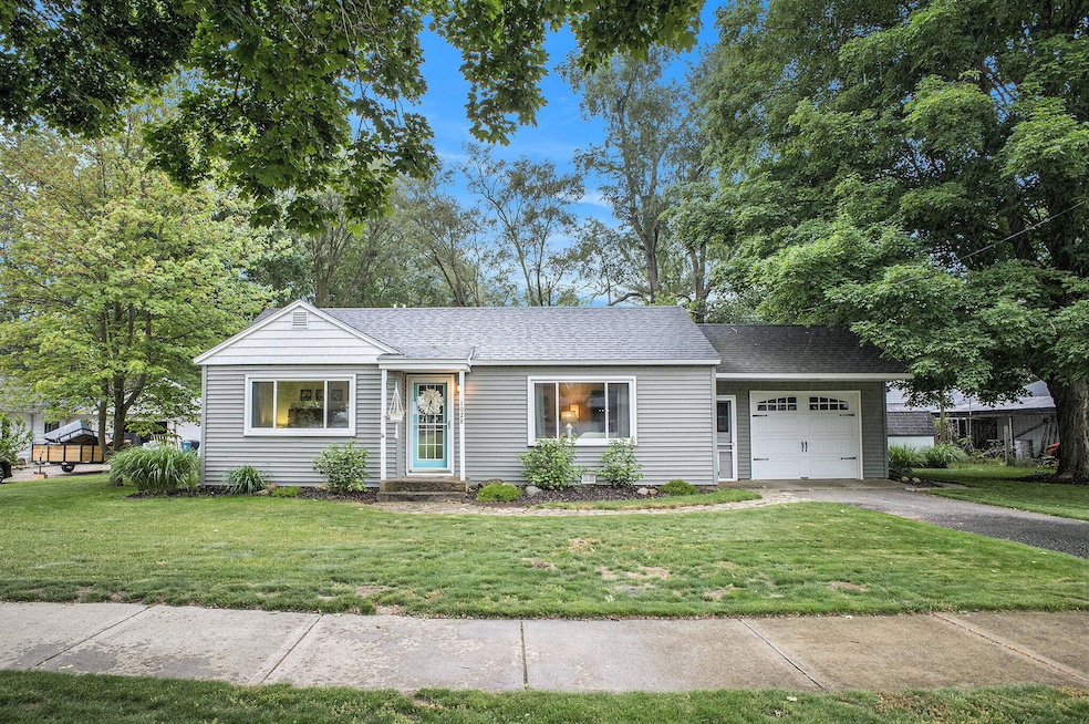 1028 Dahlia Ave, Wayland, MI 49348 - photo 1