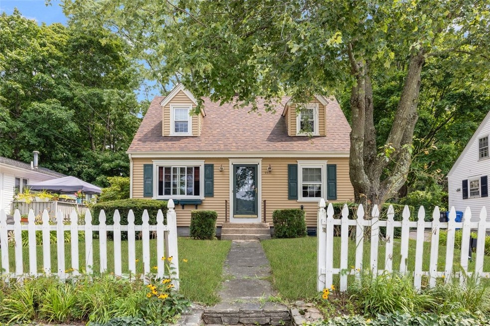 2036 Cranston St, Cranston, RI 02920 - photo 1