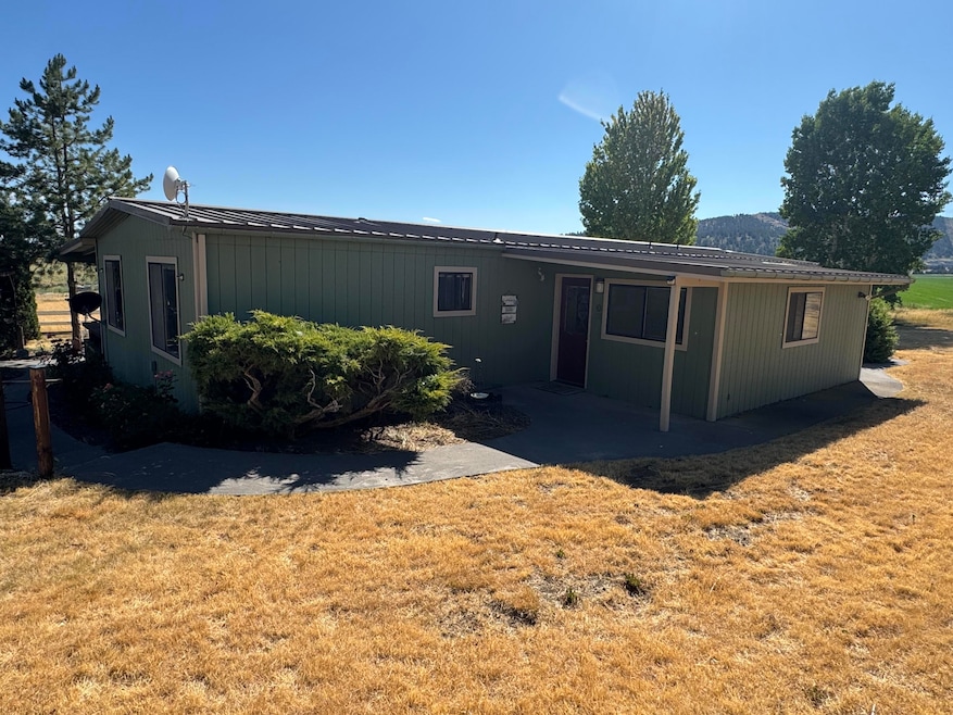 28281 Pickett Rd, Malin, OR 97632 - photo 1