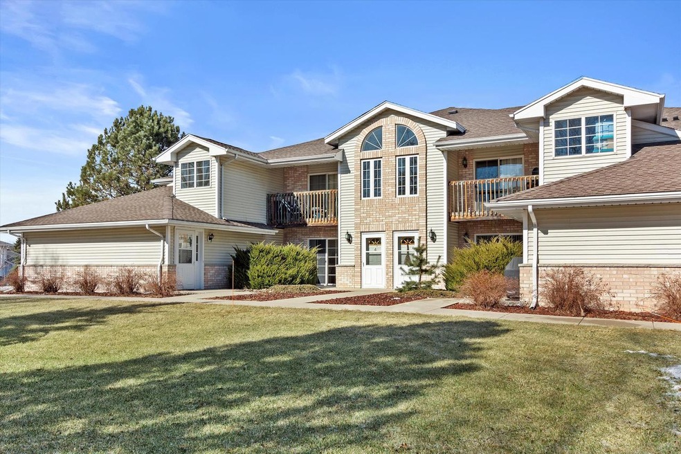 8 unit 2/2 units w/ attached garages