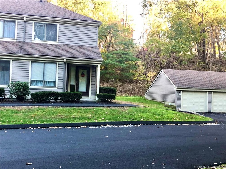 Welcome Home/End unit with garage
