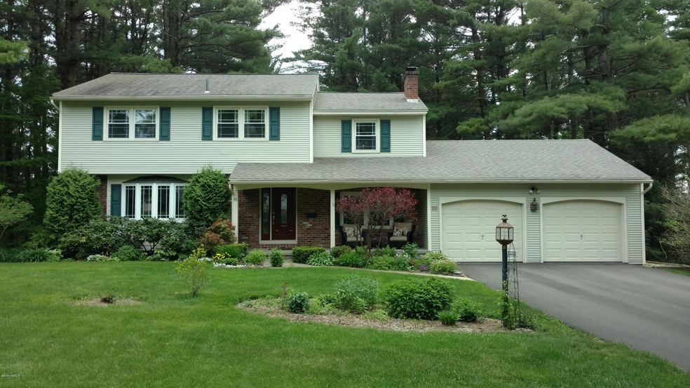 89 Leroi Dr, Pittsfield, MA 01201 - photo 1