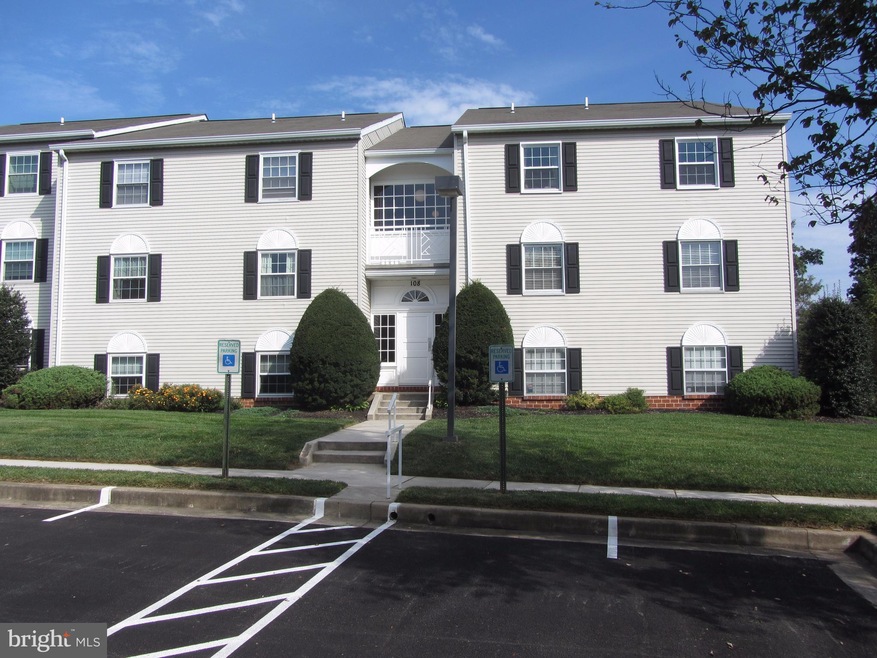 108 Castletown Rd unit 201, Lutherville Timonium, MD 21093 - photo 1