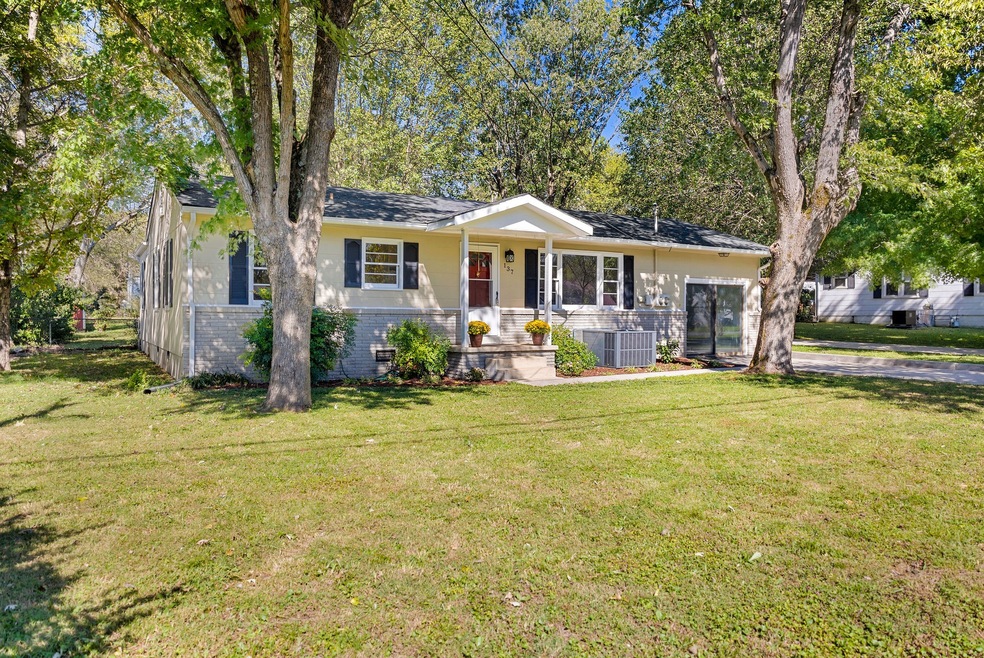 137 Butler St, Shelbyville, TN 37160 - photo 1