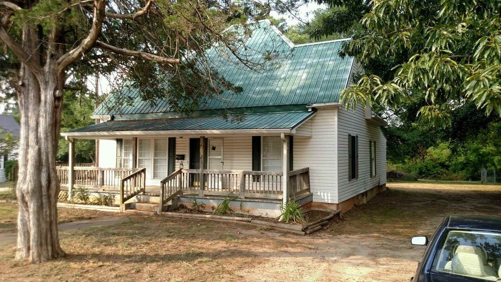 S S Broad Street Extension, Commerce, GA 30529 - photo 1