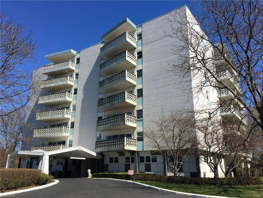 Welcome to Carlton House Condominiums #4D