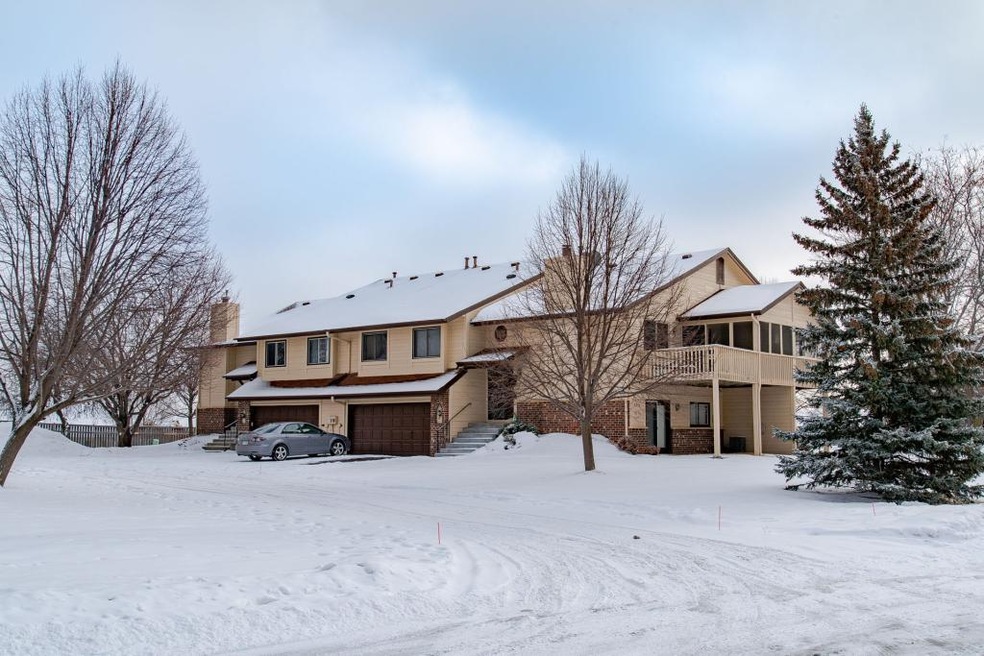 8356 Oakview Ct N Maple Grove-0-mls