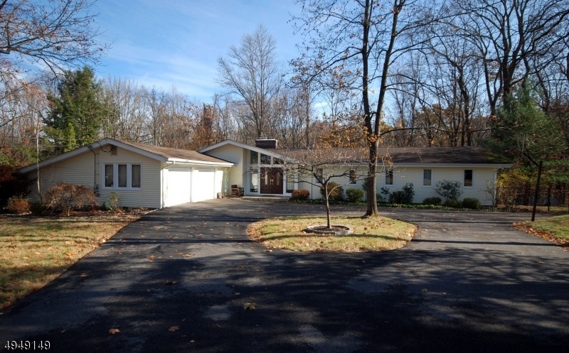 18 Roberts Rd, Warren, NJ 07059 - photo 1