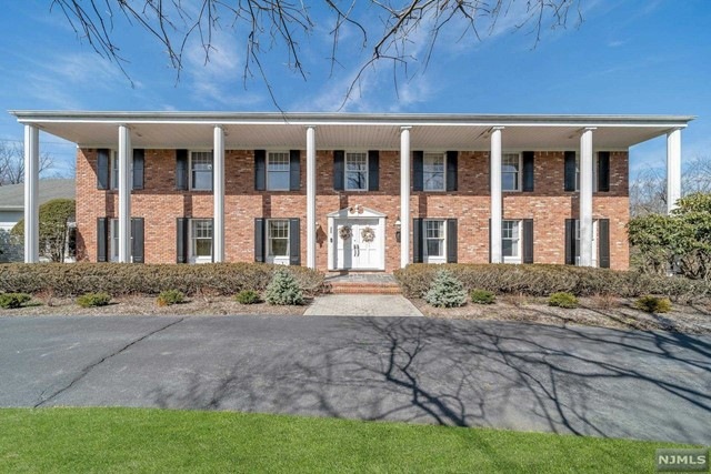 352 Briarly Dr, Franklin Lakes, NJ 07417 - photo 1