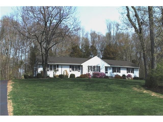 32 Cranbury Dr, Trumbull, CT 06611 - photo 1