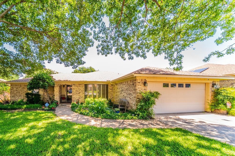 5344 Bob Dr, North Richland Hills, TX 76180 - photo 1