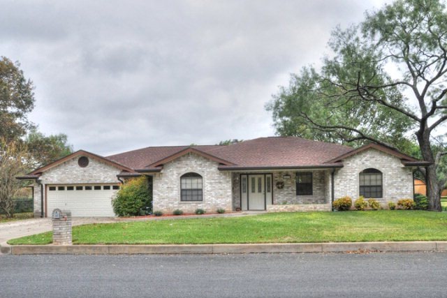 203 W Driftwood Dr, Fredericksburg, TX 78624 - photo 1