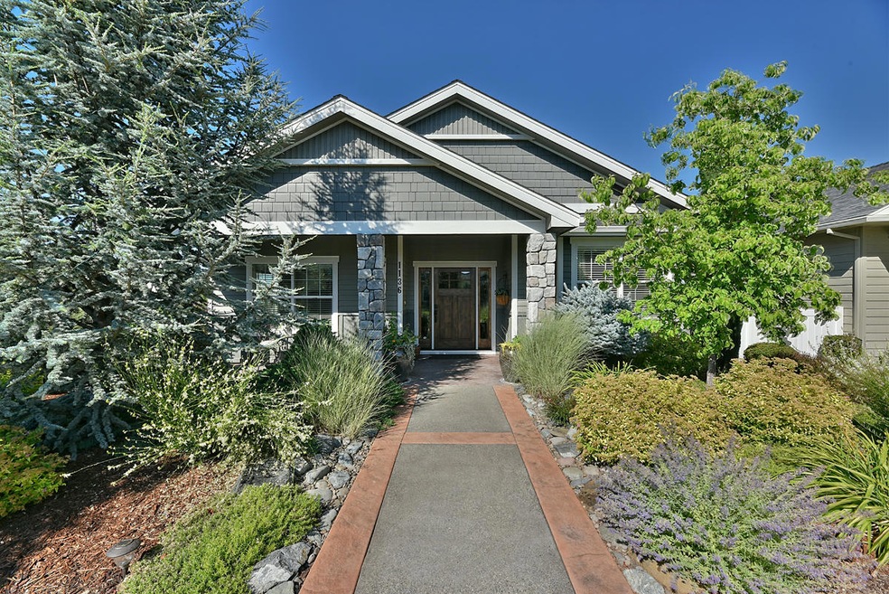 1136 Boulder Ridge St, Central Point, OR 97502 - photo 1