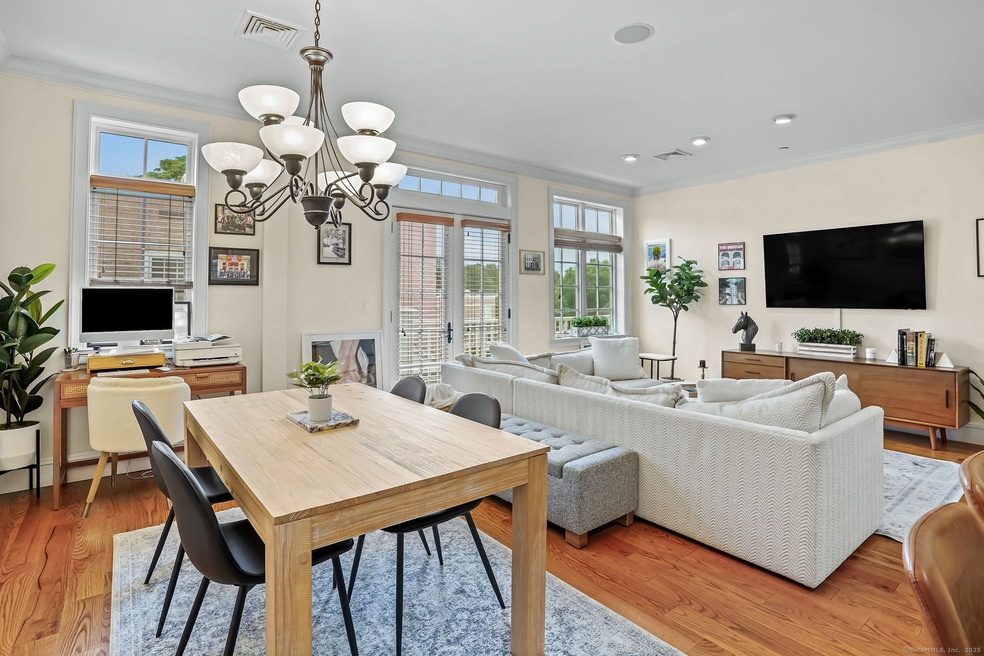 1189 Post Rd unit 2B, Fairfield, CT 06824 - photo 1