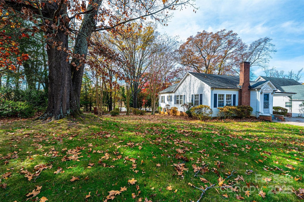 538 Salisbury Rd, Statesville, NC 28677 - photo 1