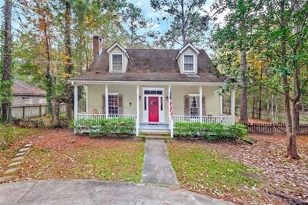 This precious cottage in Flower Estates is waiting