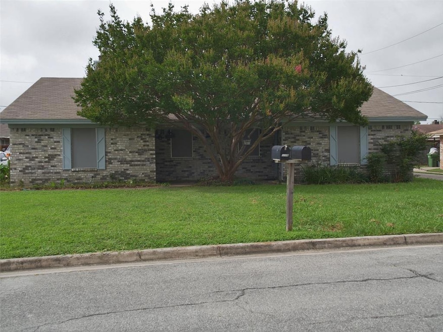 7716 Westcliff St, North Richland Hills, TX 76182 - photo 1