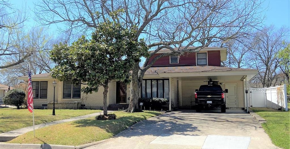 1201 Whaley Dr, Gainesville, TX 76240 - photo 1