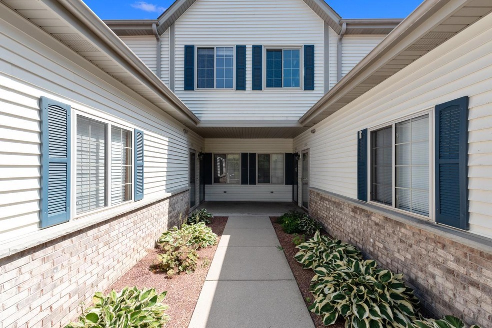 2183 Pine Ridge