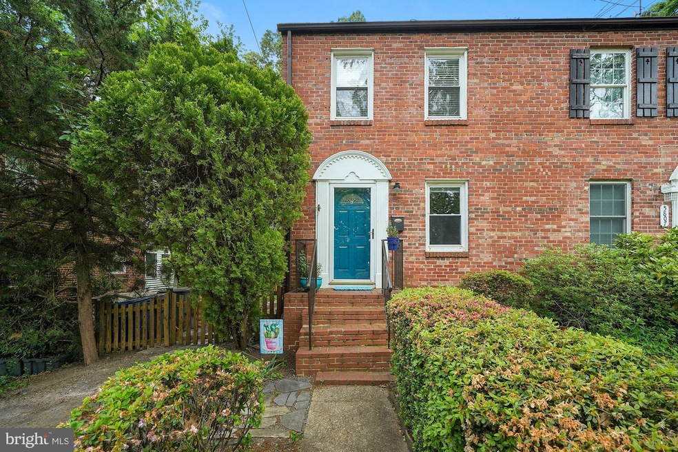 5805 Mount Vernon Dr, Alexandria, VA 22303 - photo 1