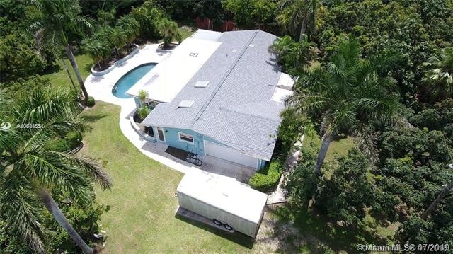 mint condition 2.5 acres remolded agricultural exempt grove.