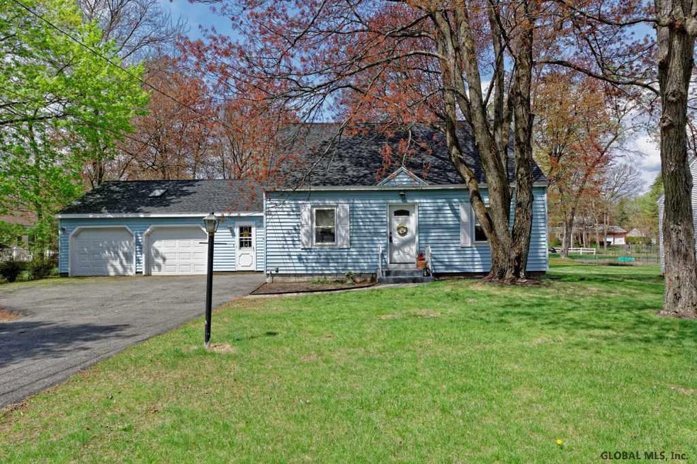 925 Mohegan Rd, Schenectady, NY 12309 - photo 1