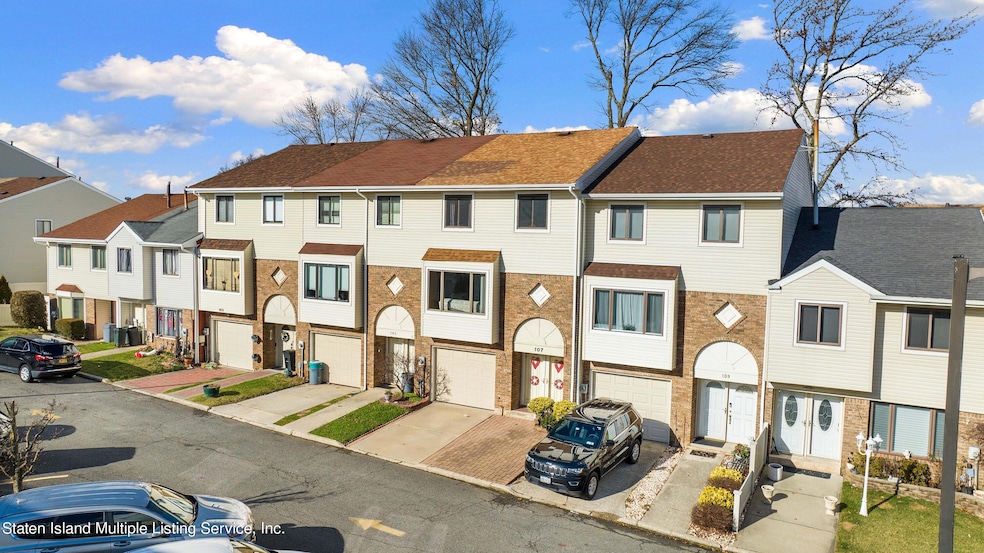 107 Redwood Loop, Staten Island, NY 10309 - photo 1