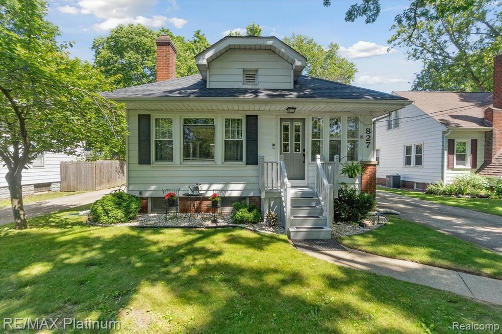 827 E Main St, Flushing, MI 48433 - photo 1