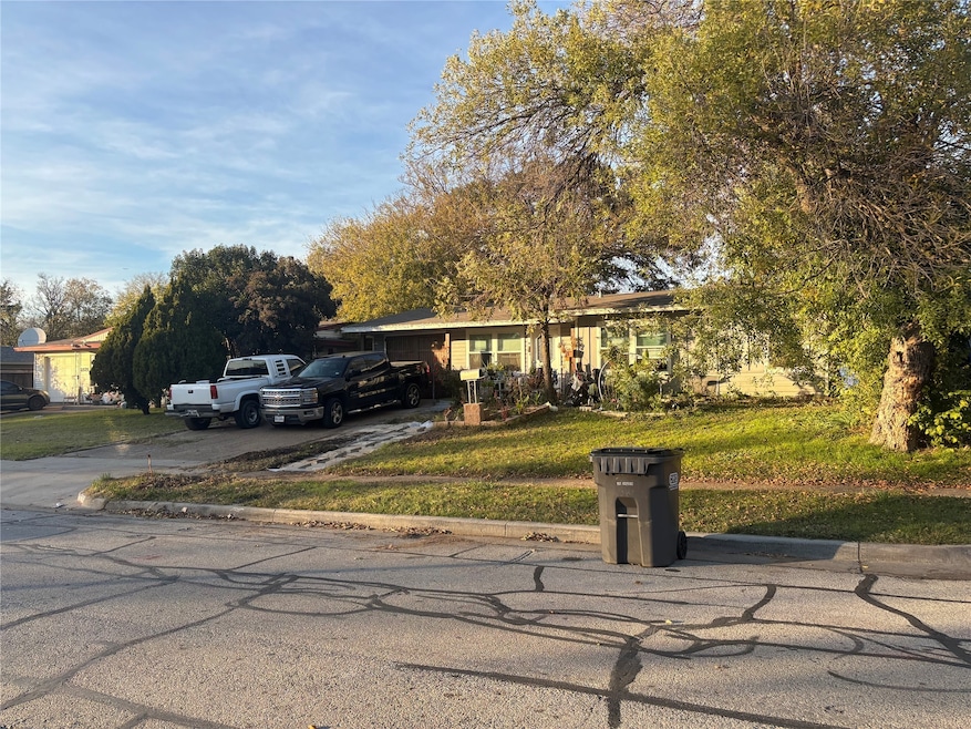 2605 Greenhurst Dr, Dallas, TX 75234 - photo 1