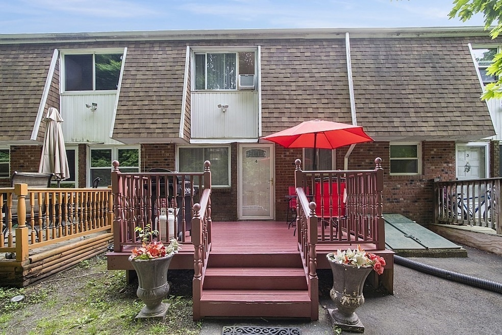 675 Robbins Ave unit 4, Dracut, MA 01826 - photo 1