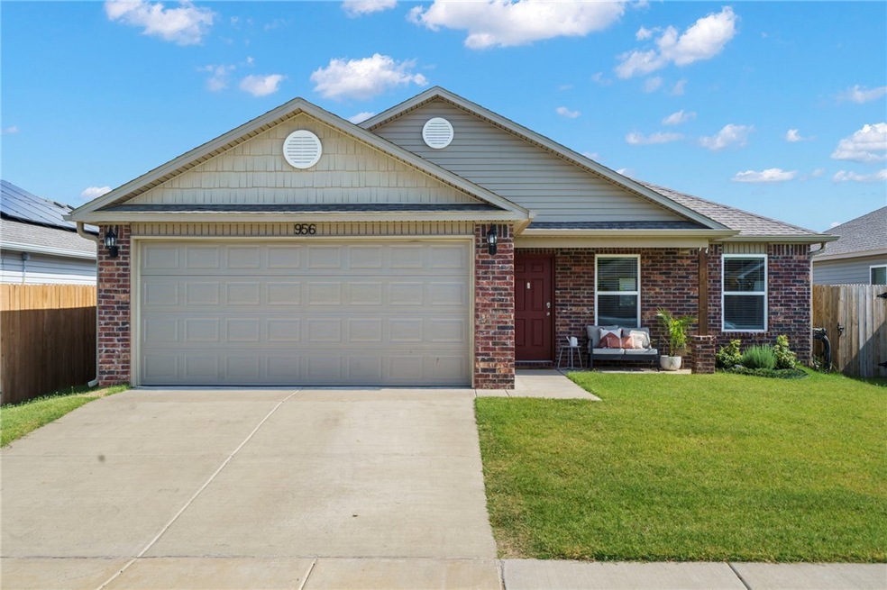 956 E Starling St, Fayetteville, AR 72701 - photo 1