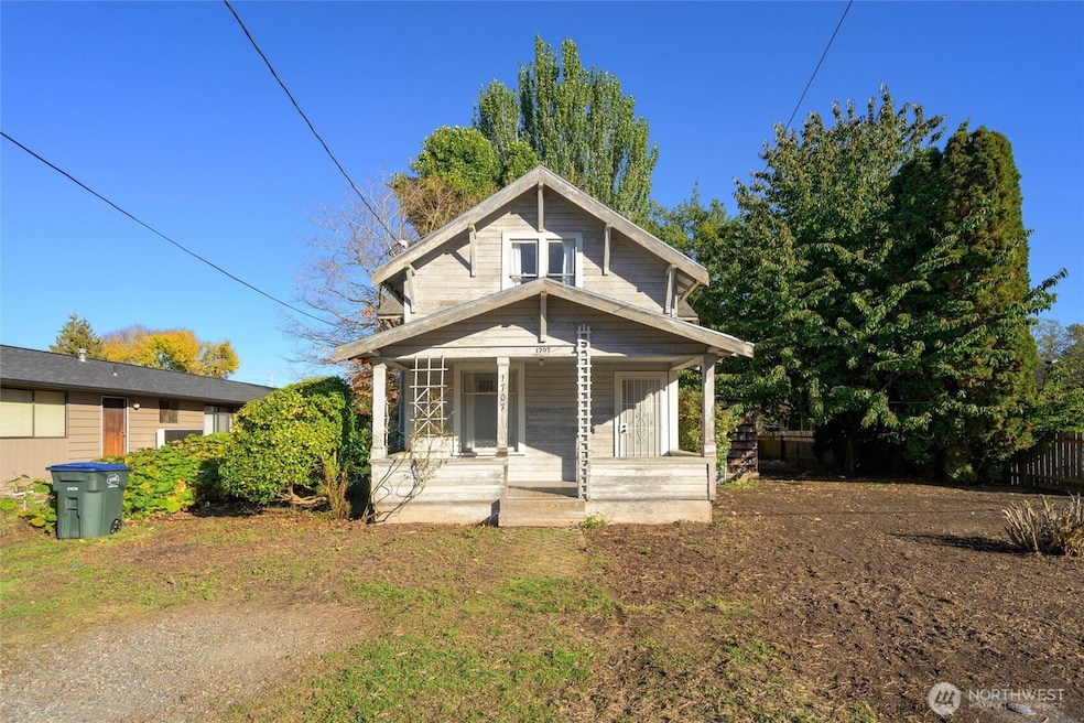 1707 22nd St, Bellingham, WA 98225 - photo 1