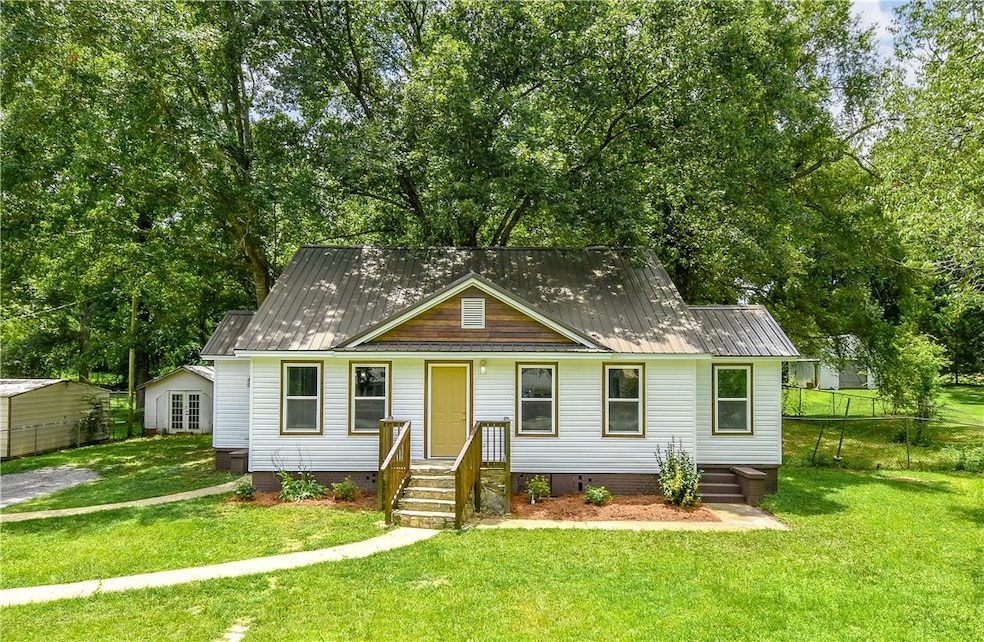 1706 Simpson St, Alexander City, AL 35010 - photo 1