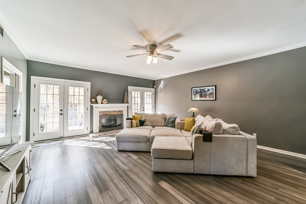 600 Wilcrest #25 is located in a vibrant neighborh