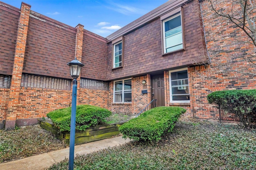 Nice ground floor, corner condo